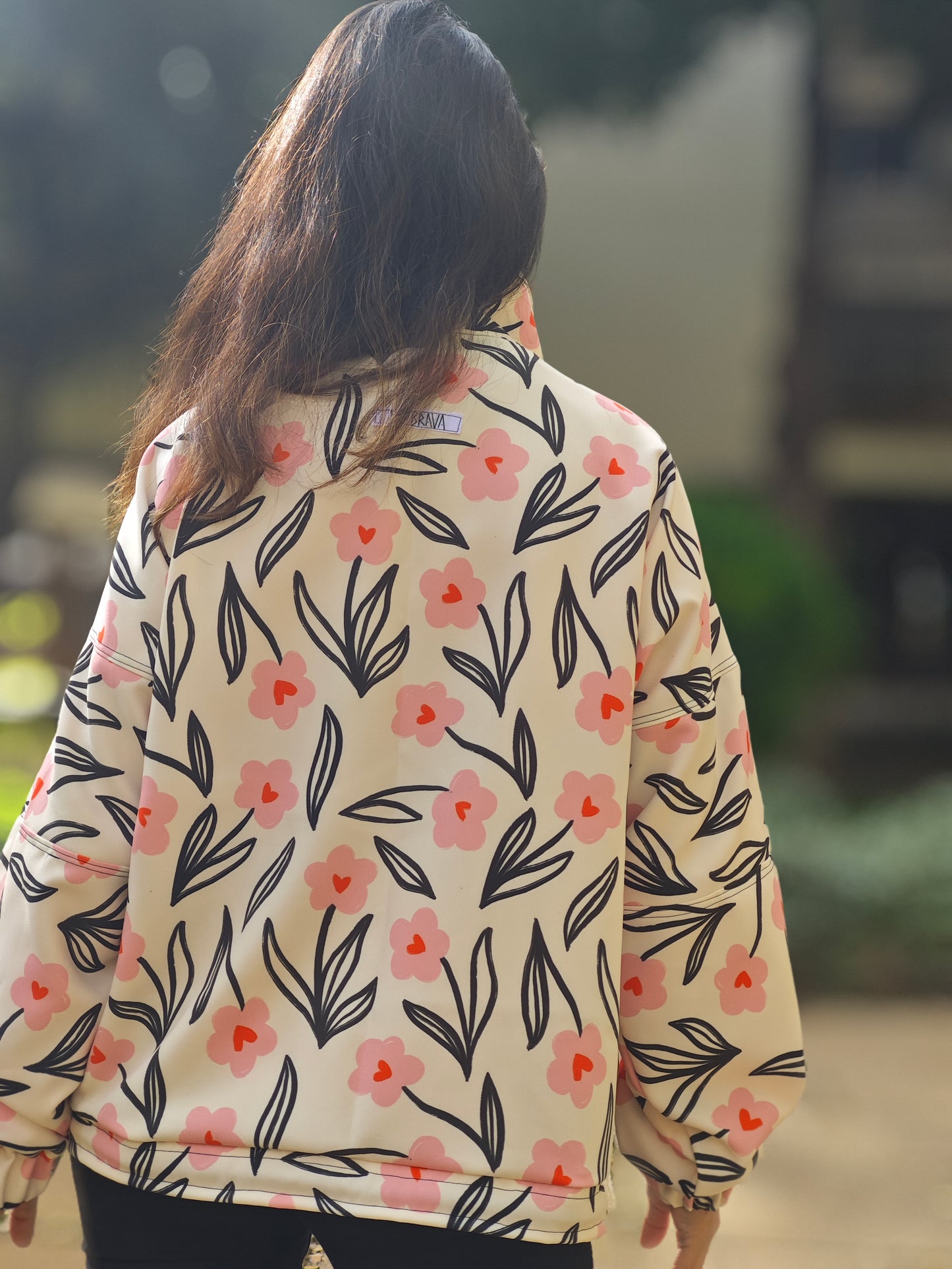 Cazadora Niebla by Lucia Antru