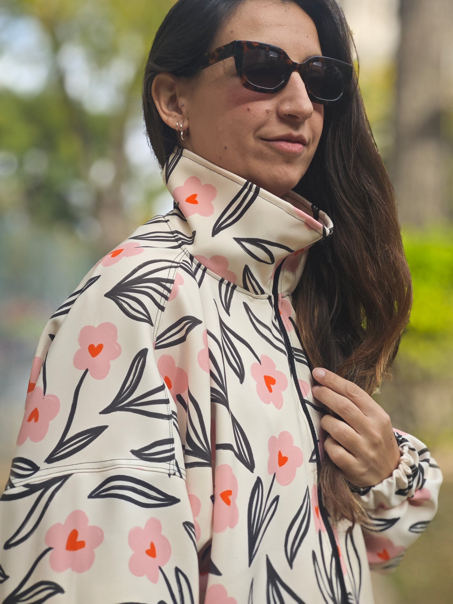 Cazadora Niebla by Lucia Antru